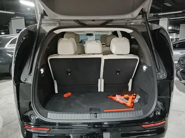 Li Auto MEGA — Фото автомобиля 18