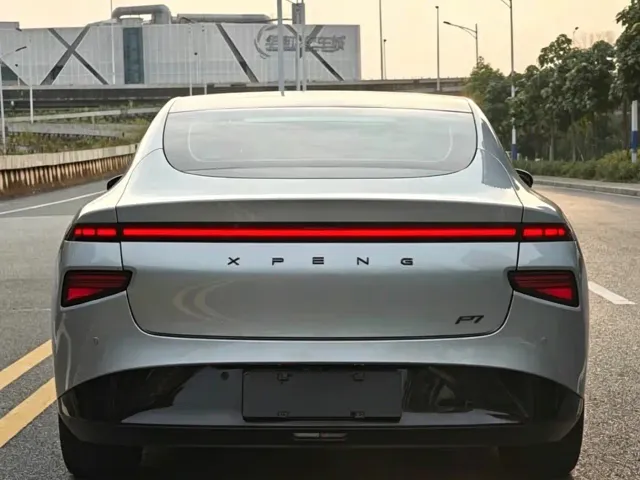 Xpeng P7 — Фото автомобиля 5