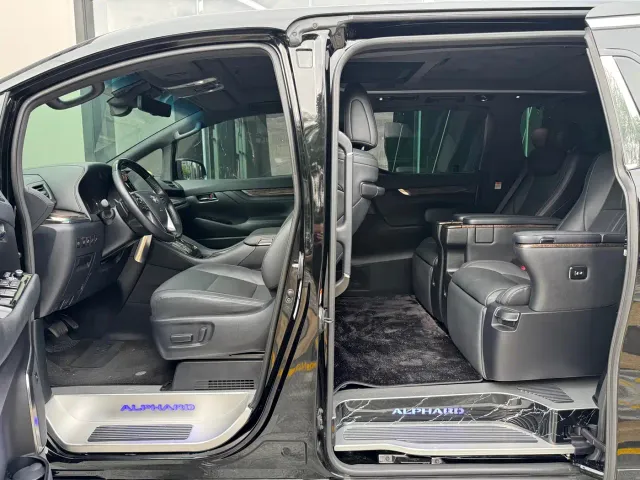 Toyota Alphard — Фото автомобиля 6