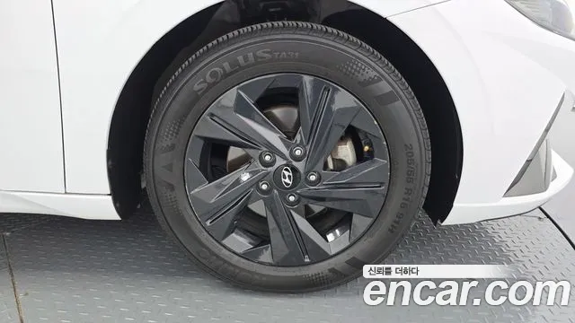 Hyundai Avante CN7 — Фото автомобиля 6