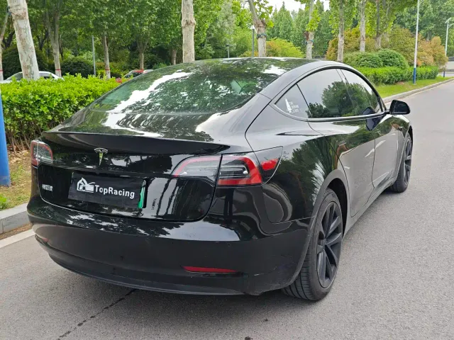 Tesla Model 3 — Фото автомобиля 9