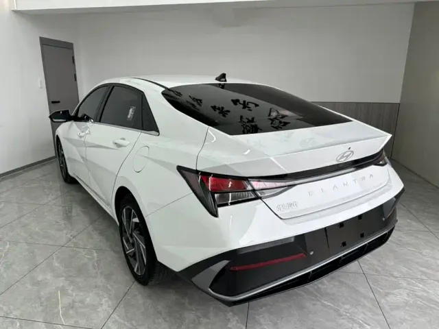 Hyundai Elantra — Фото автомобиля 4
