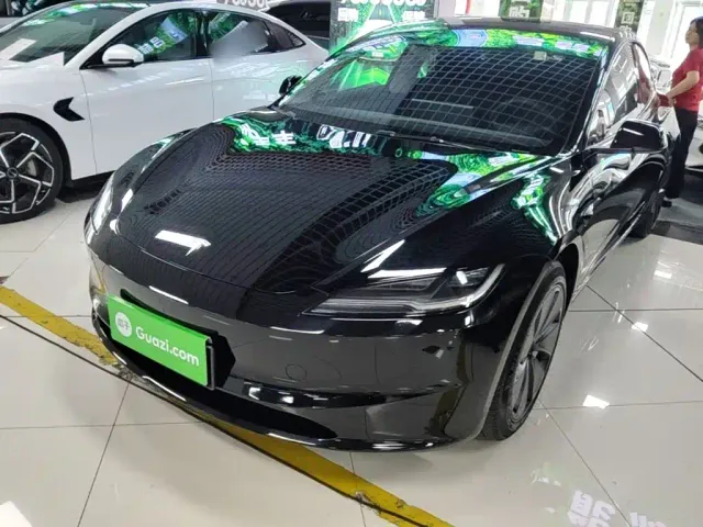 Фотография автомобиля — Tesla Model 3