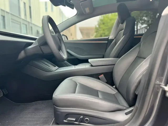 Tesla Model 3 — Фото автомобиля 4