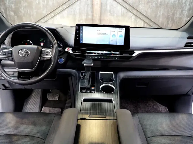 Toyota Sienna — Фото автомобиля 6