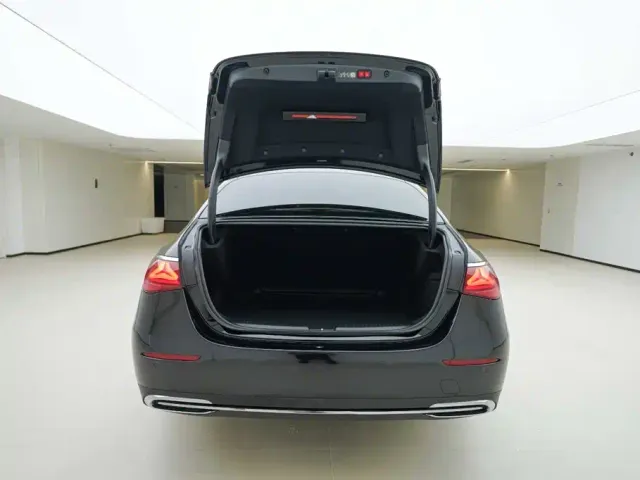 Mercedes-Benz E-Class — Фото автомобиля 5