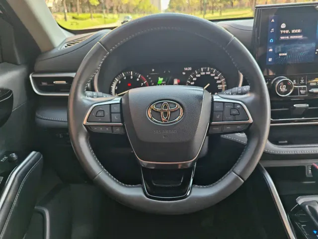 Toyota Highlander — Фото автомобиля 13