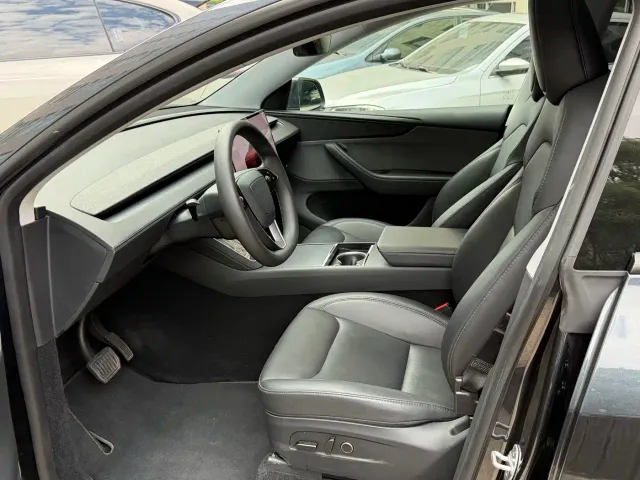 Tesla Model Y — Фото автомобиля 5