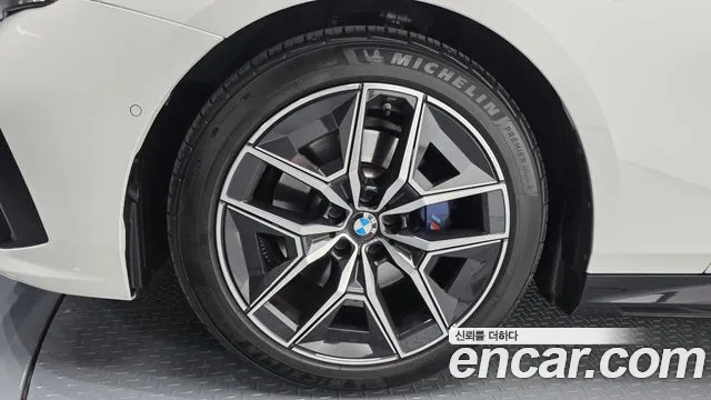 BMW 5-Series — Фото автомобиля 4