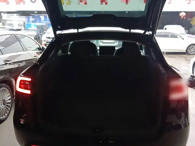Tesla Model Y — Фото автомобиля 18