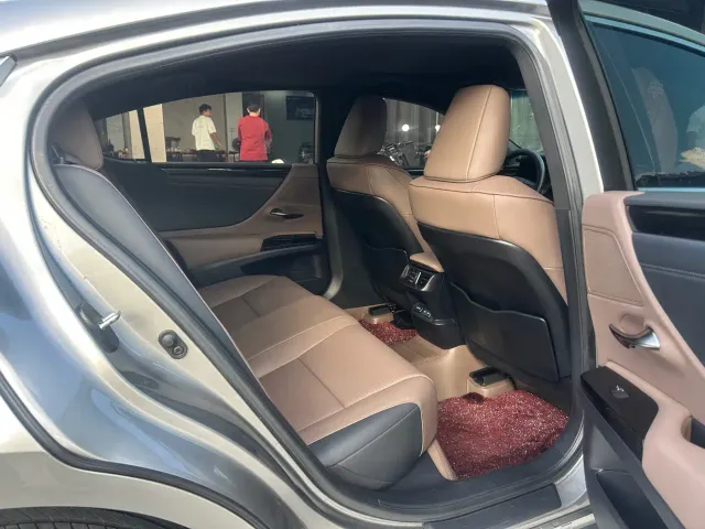 Lexus ES — Фото автомобиля 8