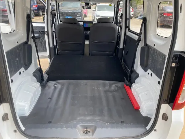 Wuling Zhiguang NEV — Фото автомобиля 7