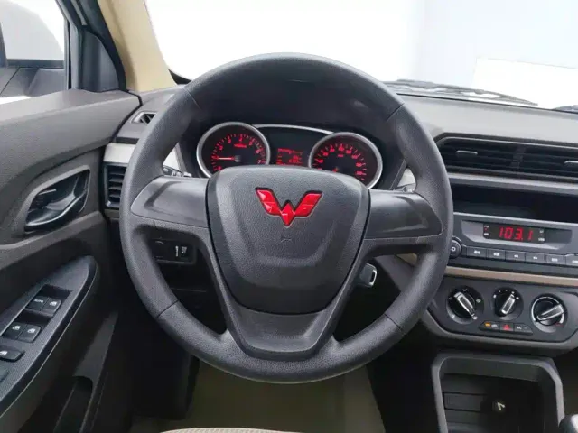 Wuling Hongguang — Фото автомобиля 15