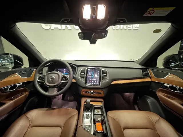 Volvo XC90 — Фото автомобиля 29