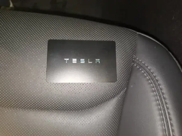 Tesla Model Y — Фото автомобиля 8