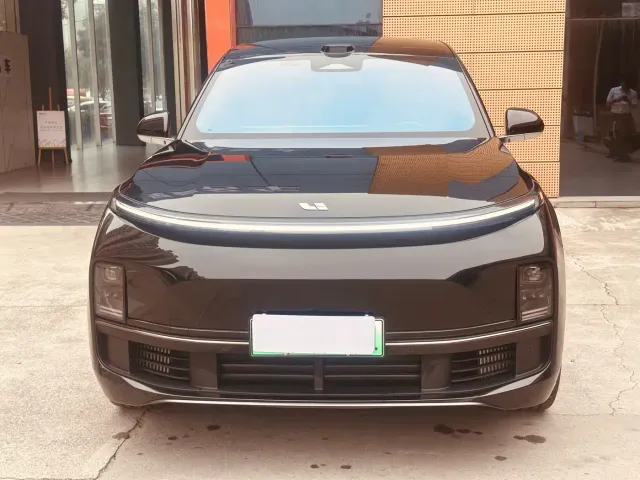 Li Auto L8 — Фото автомобиля 2