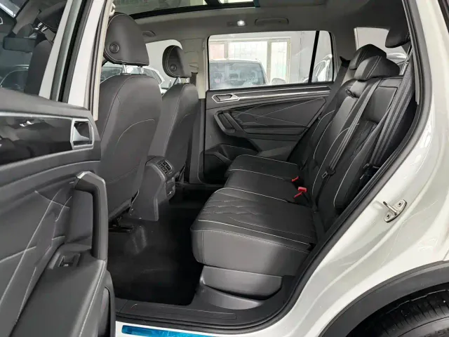 Volkswagen Tiguan L — Фото автомобиля 8