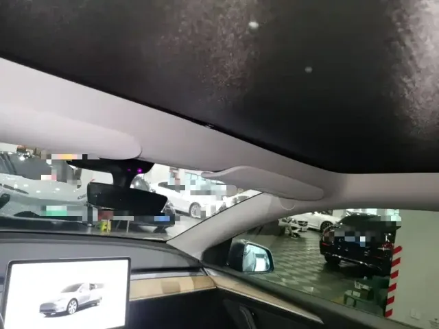 Tesla Model Y — Фото автомобиля 17