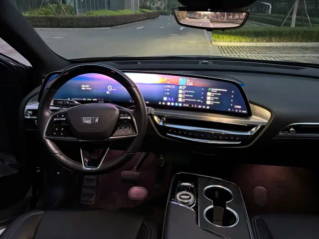 Cadillac Lyriq — Фото автомобиля 4