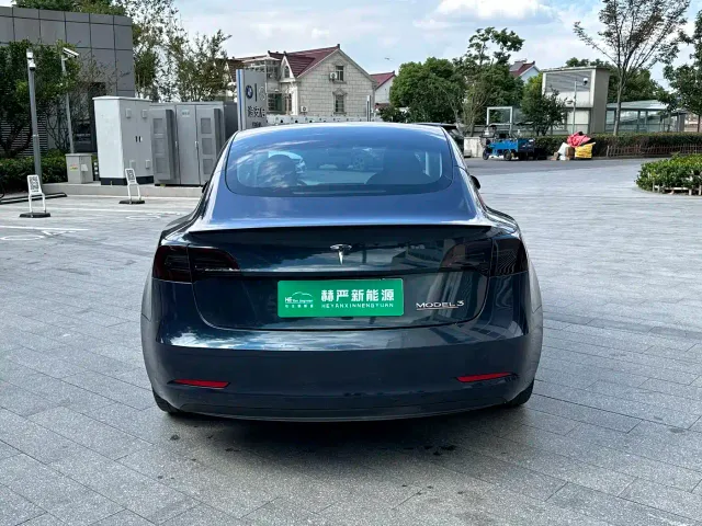 Tesla Model 3 — Фото автомобиля 8