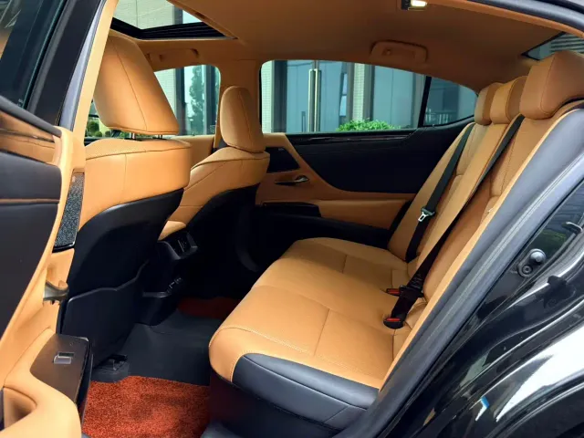 Lexus ES — Фото автомобиля 5