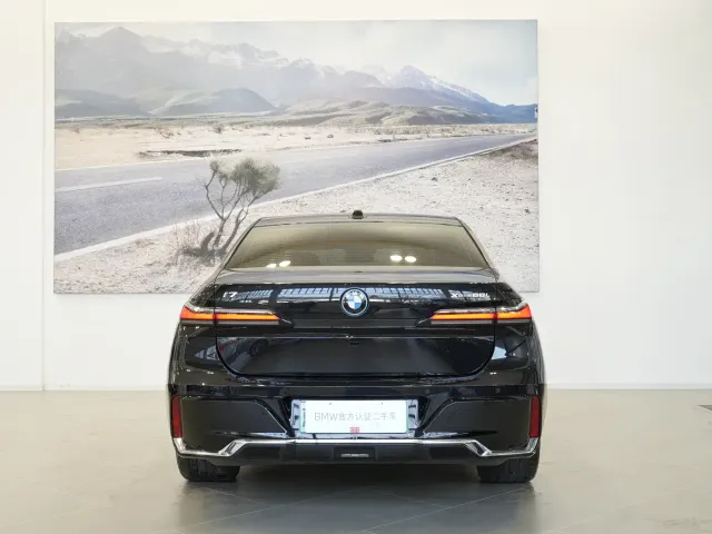 BMW i7 — Фото автомобиля 2
