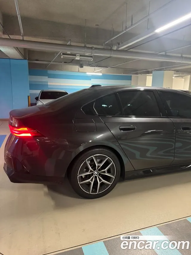 BMW 5 Series G60 — Фото автомобиля 12