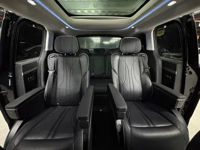 Xpeng X9 — Фото автомобиля 8