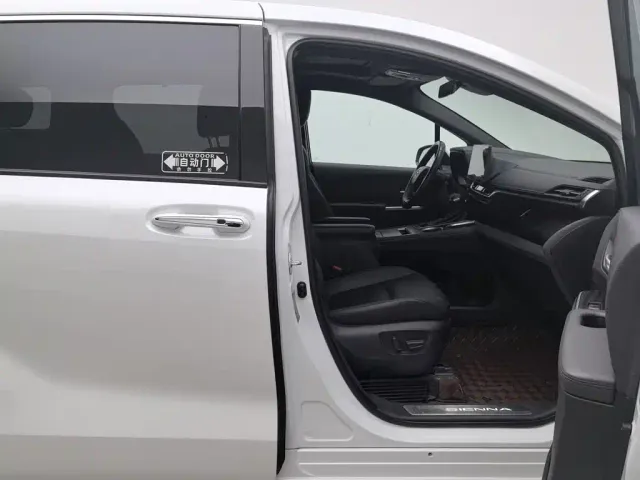Toyota Sienna — Фото автомобиля 23