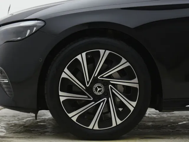 Mercedes-Benz E-Class — Фото автомобиля 4