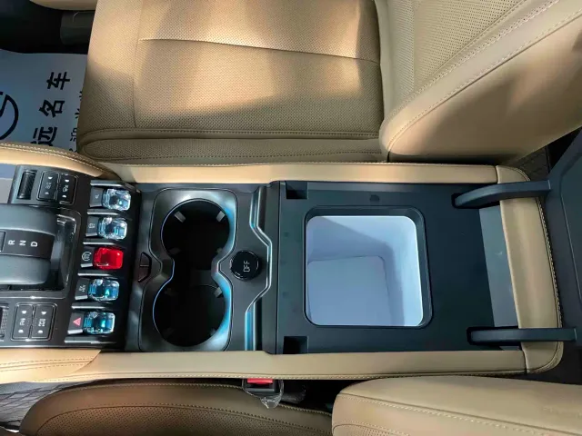BYD FangChengBao Leopard 5 — Фото автомобиля 12