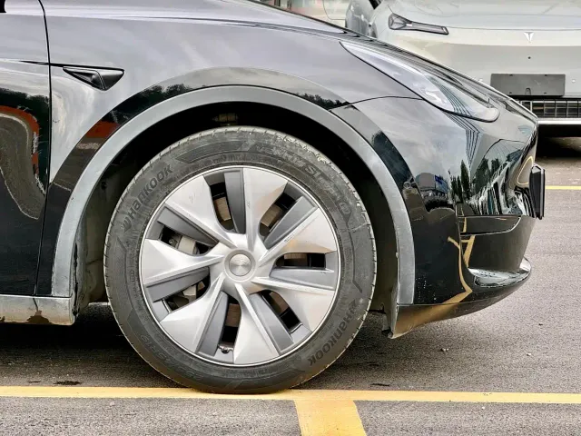 Tesla Model Y — Фото автомобиля 5