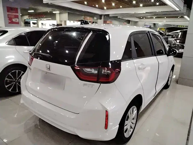 Honda Fit — Фото автомобиля 6