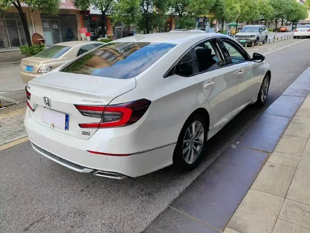 Honda Accord — Фото автомобиля 4