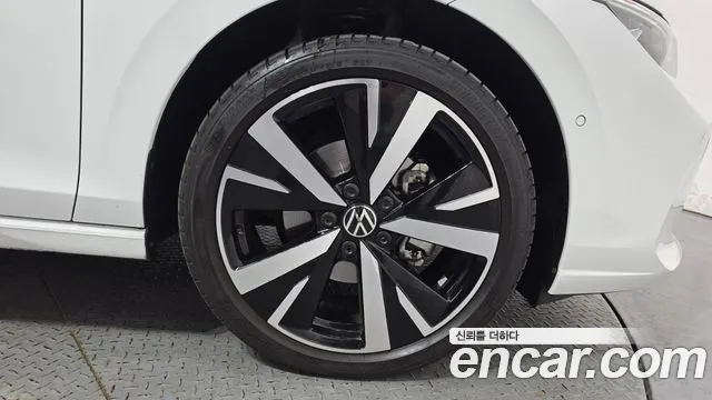 Volkswagen Golf Golf 8 поколение 2.0 TDI Prestige — Фото автомобиля 17