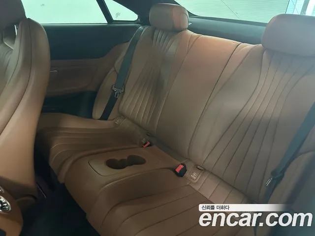 Mercedes-Benz E-Class — Фото автомобиля 10