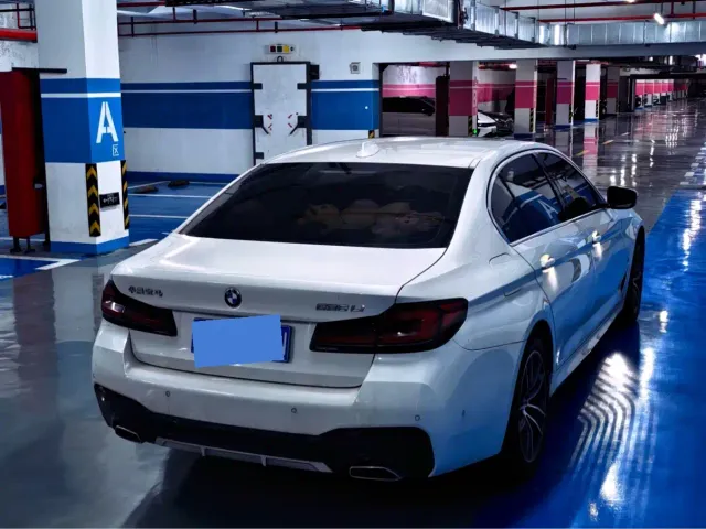 BMW 5 Series — Фото автомобиля 9