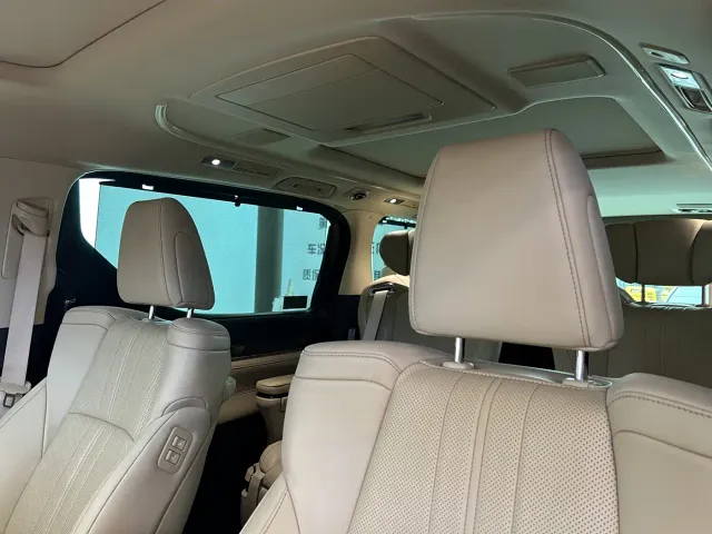 Toyota Vellfire — Фото автомобиля 10