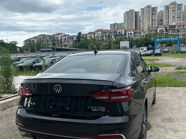 Volkswagen Lavida — Фото автомобиля 9