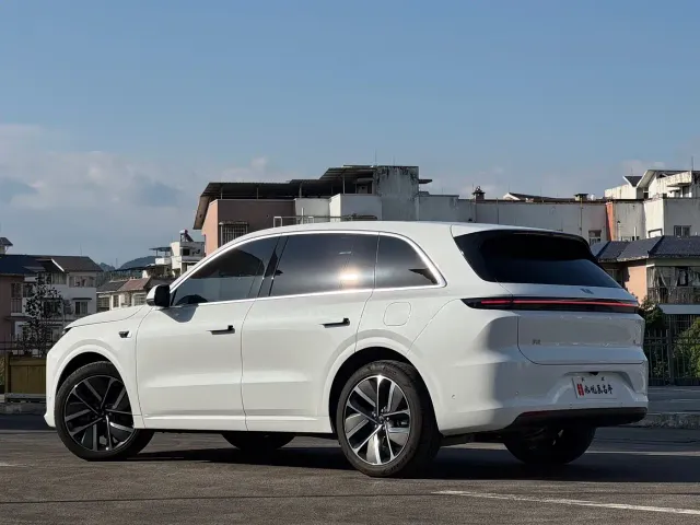 Li Auto L6 — Фото автомобиля 12