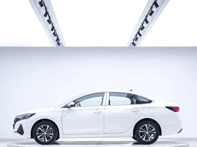 Changan Eado — Фото автомобиля 5
