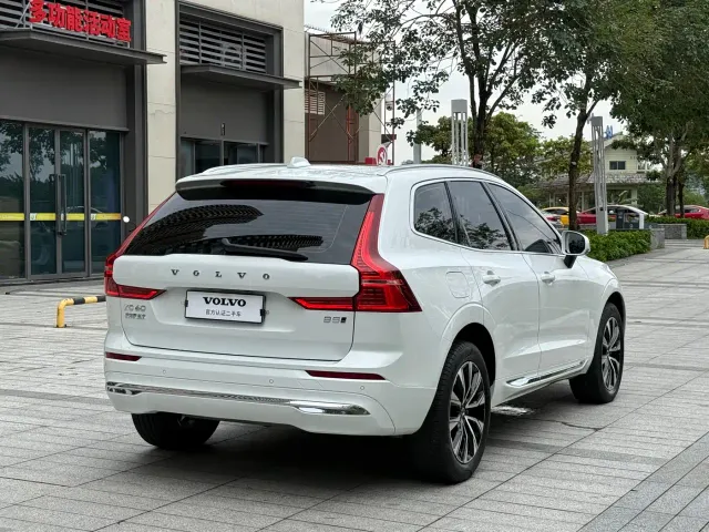 Volvo XC60 — Фото автомобиля 9