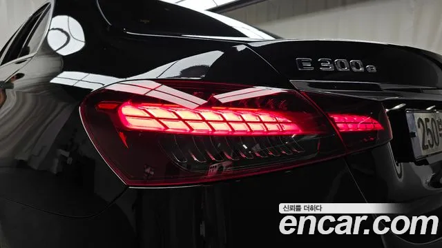 Mercedes-Benz E-Class — Фото автомобиля 21