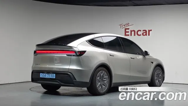 Tesla Model Y — Фото автомобиля 2
