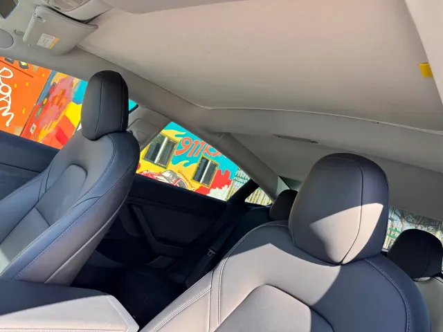 Tesla Model 3 — Фото автомобиля 9