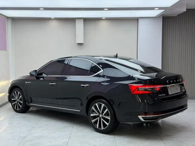 Skoda Superb — Фото автомобиля 6