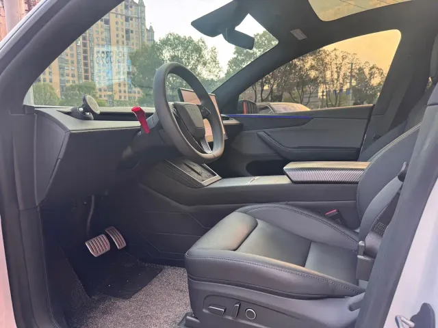 Tesla Model Y — Фото автомобиля 4
