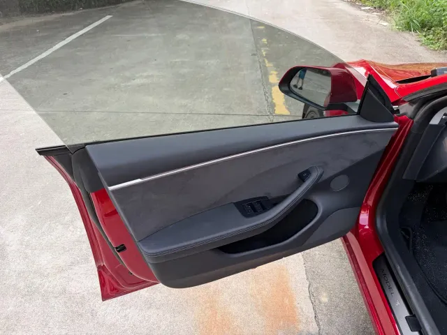Tesla Model 3 — Фото автомобиля 8
