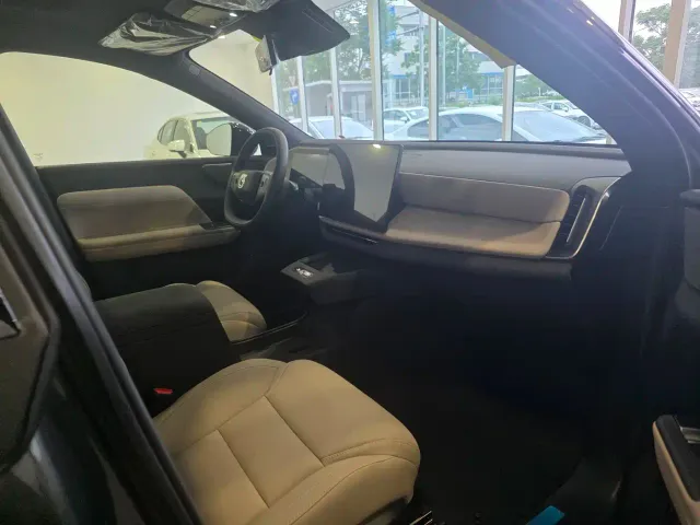 Volvo XC70 Plug-in Hybrid — Фото автомобиля 10