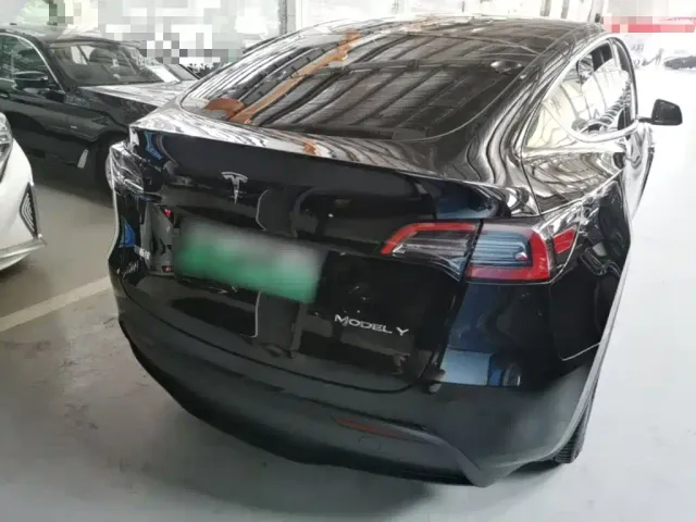 Tesla Model Y — Фото автомобиля 6